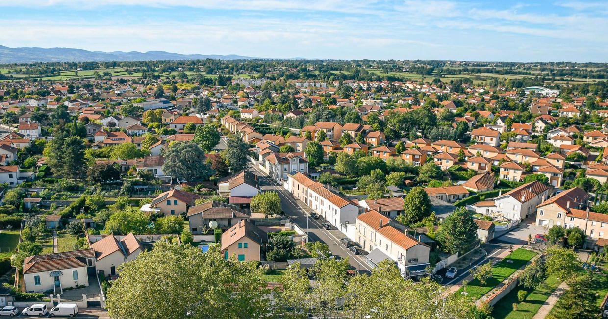 Vue aérienne de la ville de Riorges dans la Loire