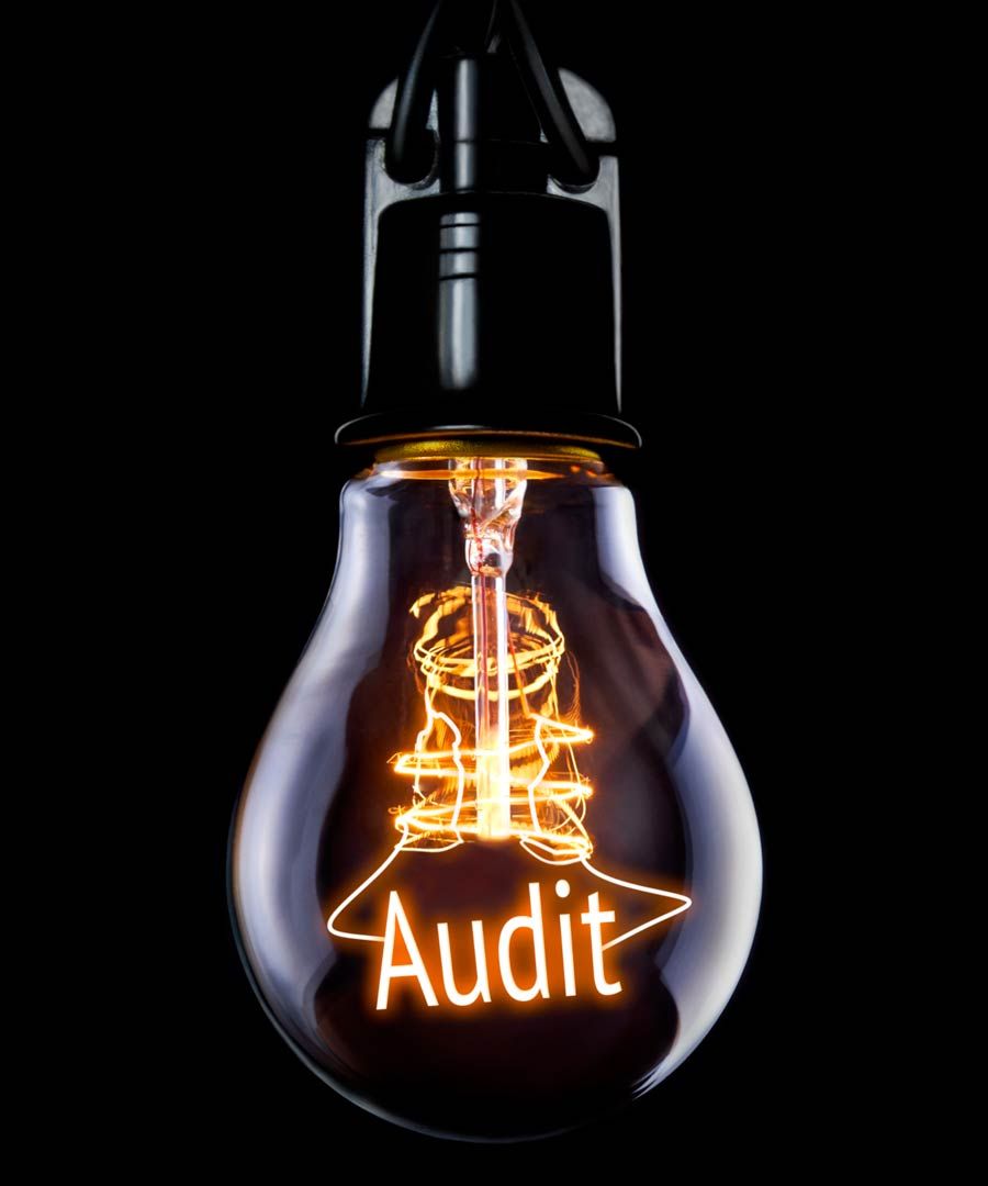 AUdit énergétique avec représentation d'une ampoule avec la partie luminescente Audit