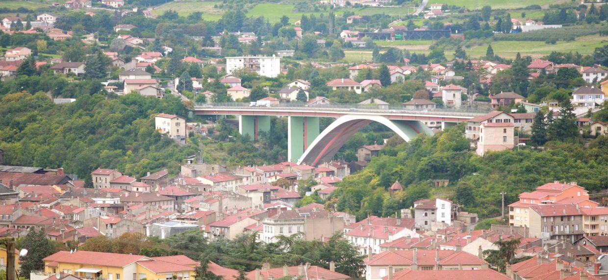 Pont de l’autoroute à Rive-de-Gier